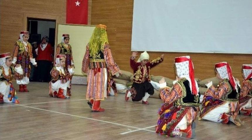 İlkokul &Ouml;ğrencilerinden &Ccedil;anakkale Gecesi