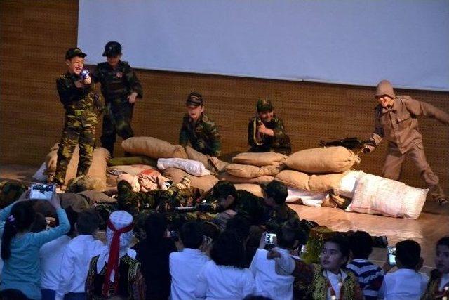 İlkokul &Ouml;ğrencilerinden &Ccedil;anakkale Gecesi 1