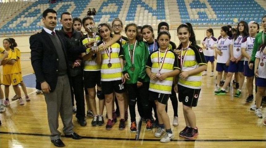 Okullararası Yıldız Kızlar Hentol M&uuml;sabakaları