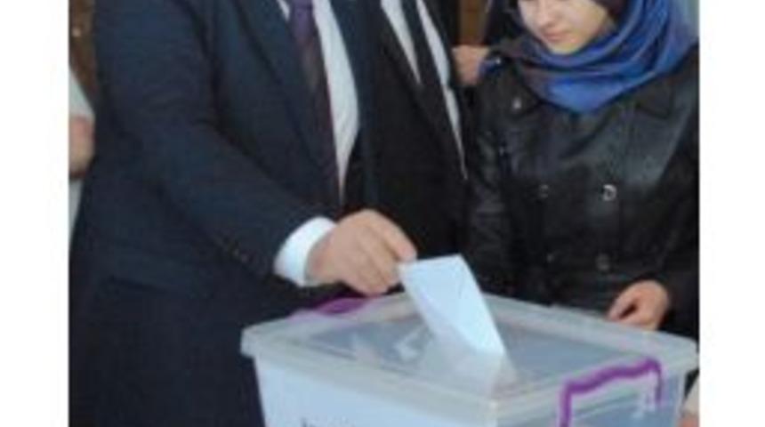 Ak Parti&rsquo;de Milletvekillerini Belirlemek İ&ccedil;in Temay&uuml;l Yoklaması Yapılacak