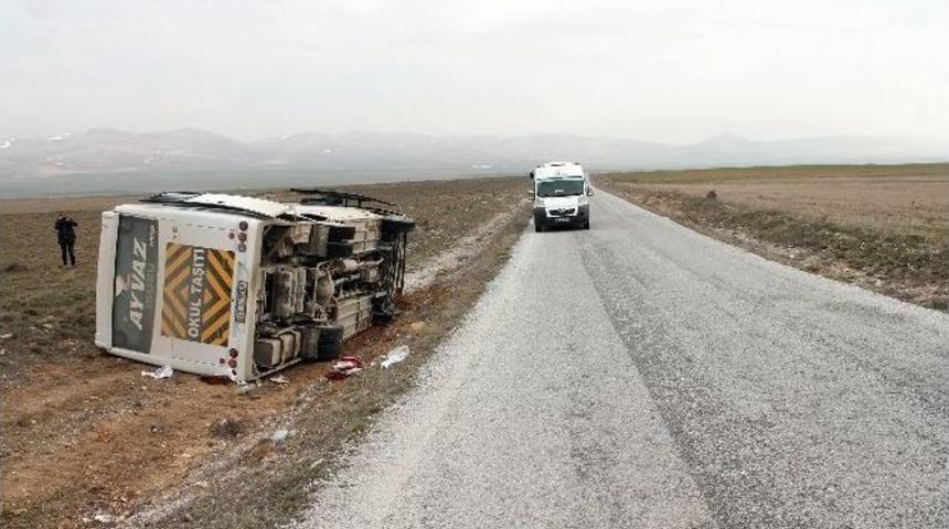 Okul Servisi Devrildi: 18 Yaralı