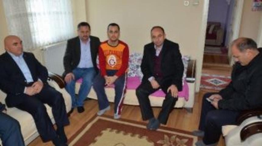 Başkan &Uuml;z&uuml;lmez&rsquo;den Hastalara Moral Ziyareti