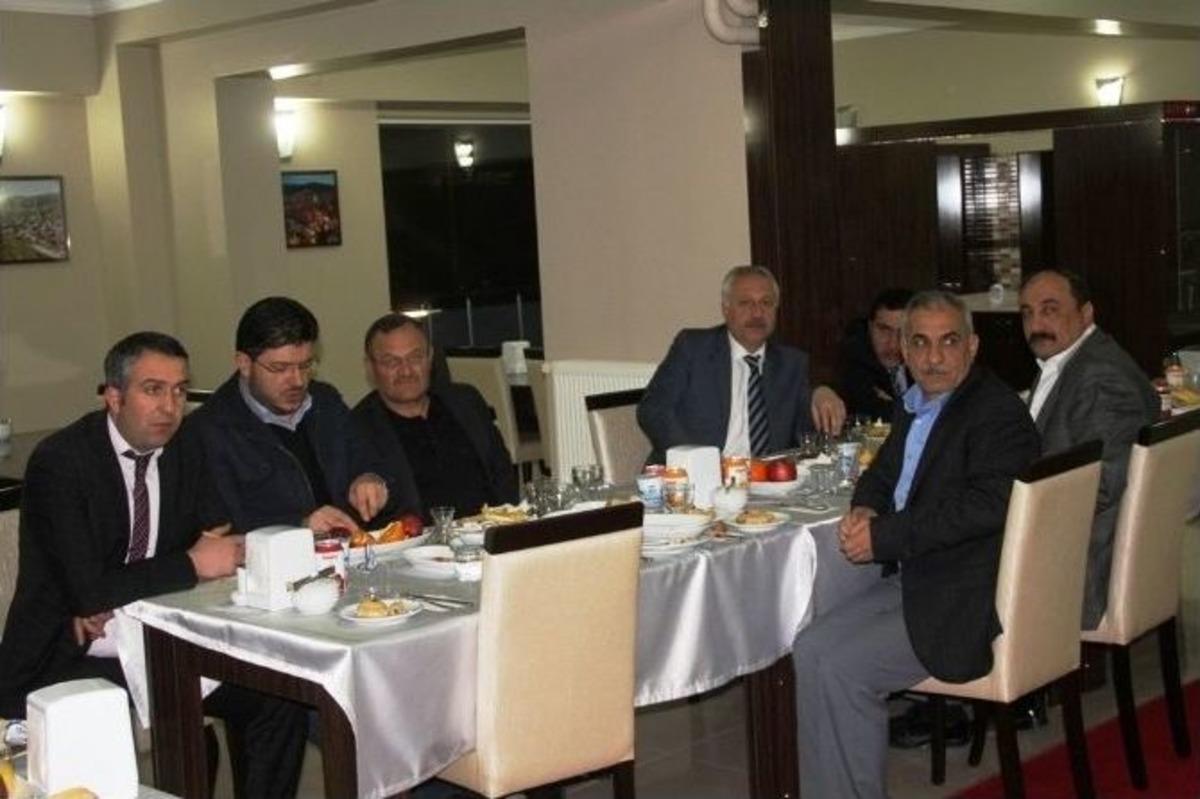 Belediye Başkanı Memiş Muhtarlarla Bir Araya Geldi