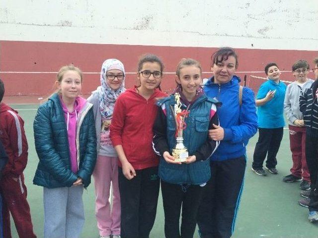 Bozüyük M. Akif Ersoy Ortaokulu Takımı Tenis Dalında 3 Şampiyonluk Elde Etti