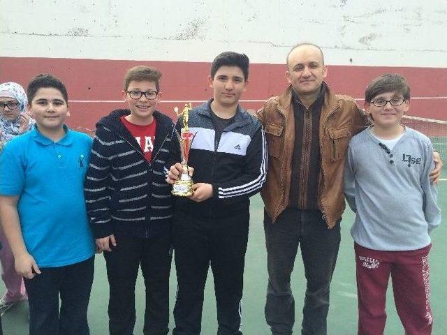 Bozüyük M. Akif Ersoy Ortaokulu Takımı Tenis Dalında 3 Şampiyonluk Elde Etti