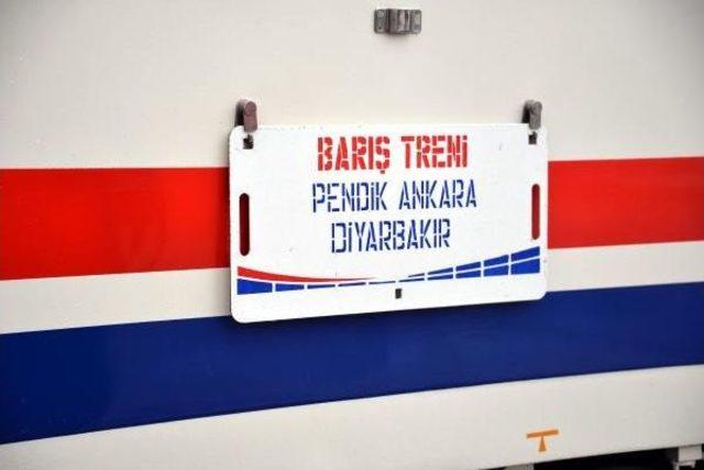 Barış Treni Diyarbakır'da Halaylarla Karşılandı