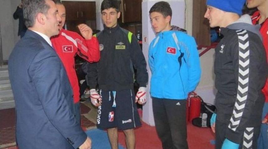 &Ccedil;ebi, Se&ccedil;im Gezilerinde Sporcuları &Ouml;nemsiyor