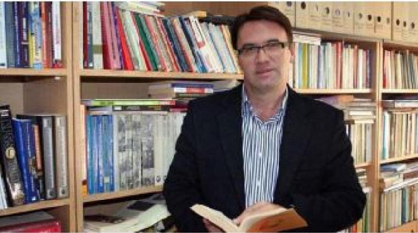 Prof. Dr. Tosun: Kılı&ccedil;daroğlu'nun Adaylığı Oyları Zıplatmaz Ama Kıpırdatır