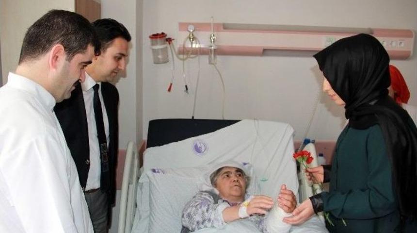 Afyonkarahisar&rsquo;da Ak Gen&ccedil;lerden Hasta Ziyareti