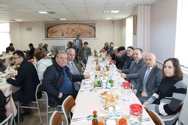 Yaşlılar Vali Fidan&rsquo;a Bol Bol Dua Etti 3