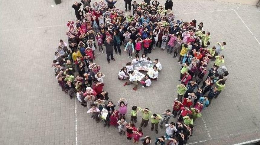 &Ouml;ğrenciler Ve Veliler L&ouml;sev Yararını Buluştular