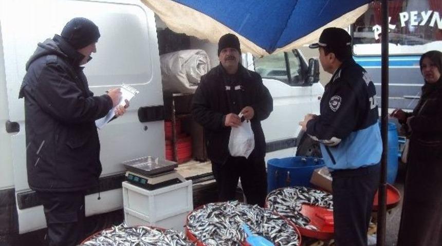 K&ouml;rfez Zabıtası Pazar Yerlerini Denetledi