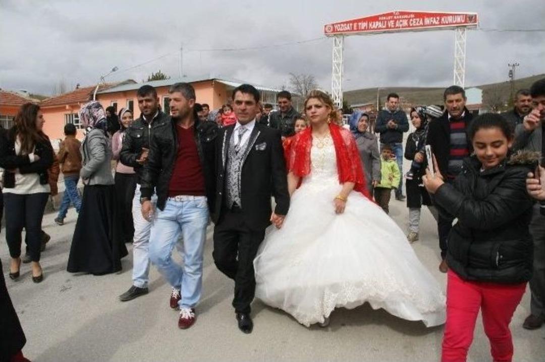 Gelin Damadı Cezaevi &Ouml;n&uuml;nde Bekledi