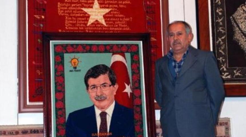 Başbakan Davutoğlu'nun Portresini Halıya Dokudu