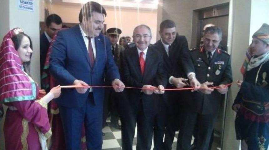 Vali Sergi A&ccedil;tı