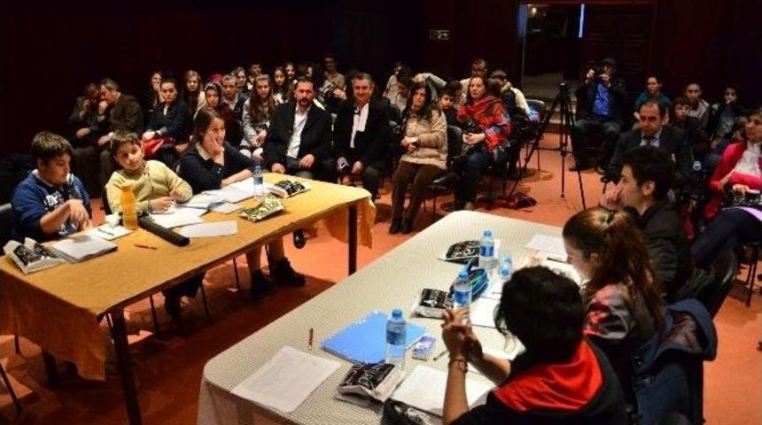 Almuder&rsquo;den "sevgi Mi Saygı Mı" Adlı M&uuml;nazara