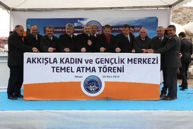 Kadın Ve Gençlik Merkezi’ne İlk Harç Kondu