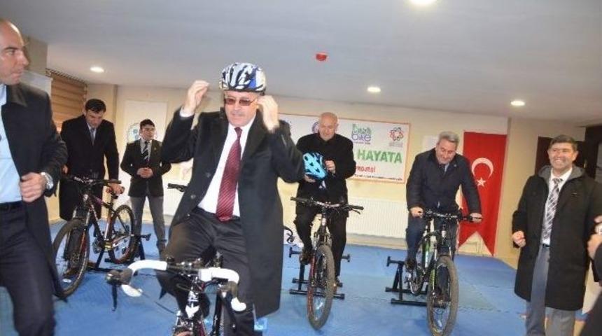 &Ouml;mer Kantarın Adı Bisiklet Antrenman Salonuna Verildi