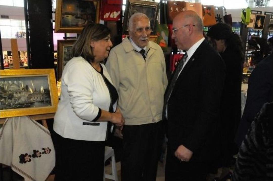 S&uuml;leymanpaşa Belediye Başkanı Eşknat, Z&uuml;beyde Hanım Huzurevi&rsquo;nin El Sanatları Sergisini Gezdi