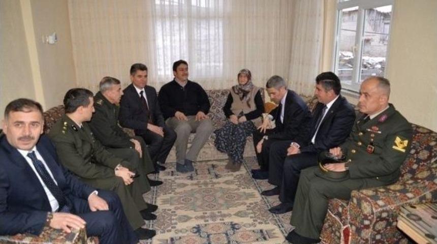 Bolu Valisi&rsquo;nden Şehit Ailesine Ziyaret
