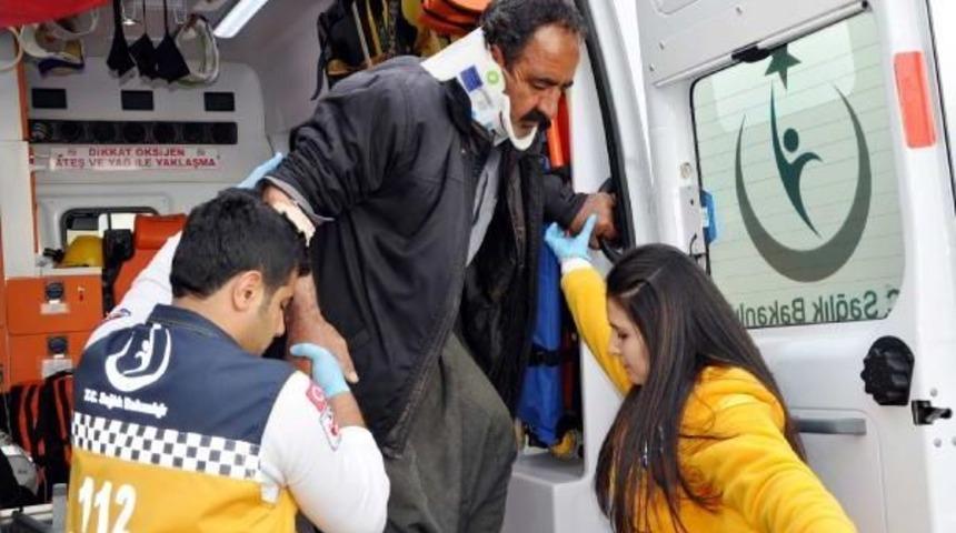 Besni'de Otomobiller &Ccedil;arpıştı: 5 Yaralı