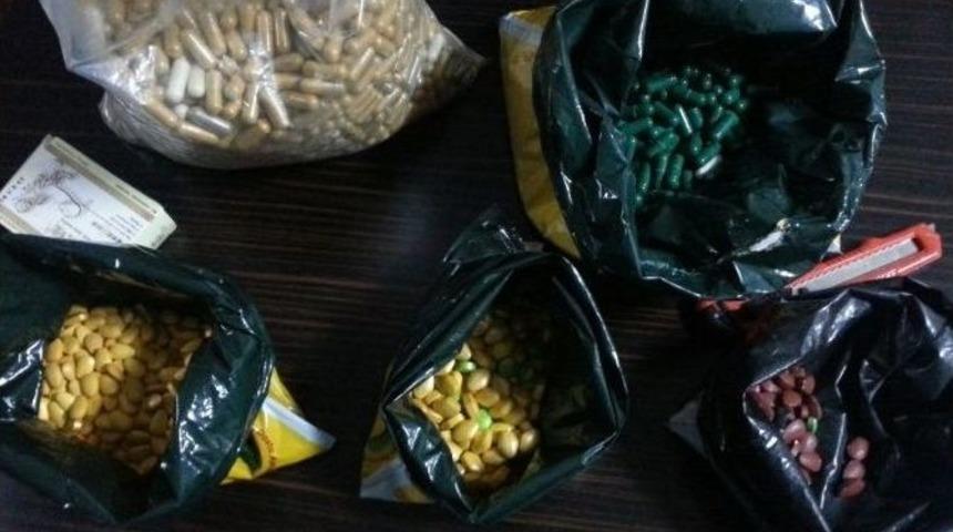 Malatya&rsquo;da G&uuml;mr&uuml;k Ka&ccedil;ağı Cinsel İ&ccedil;erikli Hap Ele Ge&ccedil;irildi