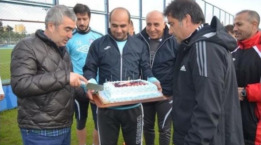 Samet Aybaya&rsquo;ya S&uuml;rpriz Doğum G&uuml;n&uuml; Kutlaması