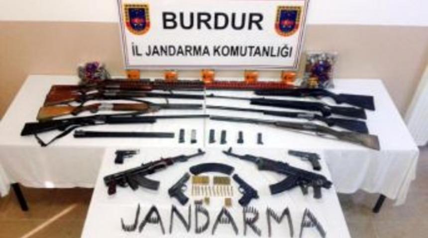 Jandarmanın Arama Yaptığı Evlerden Cephane &Ccedil;ıktı