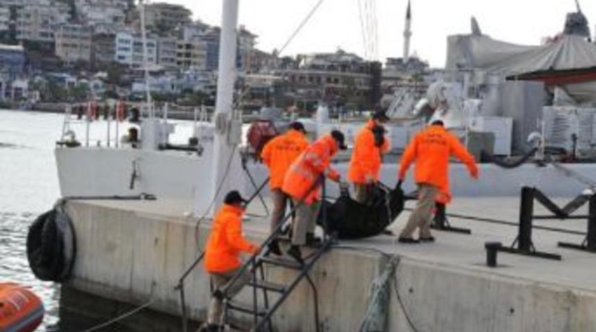 Denizdeki Cesedi Turistler Farketti