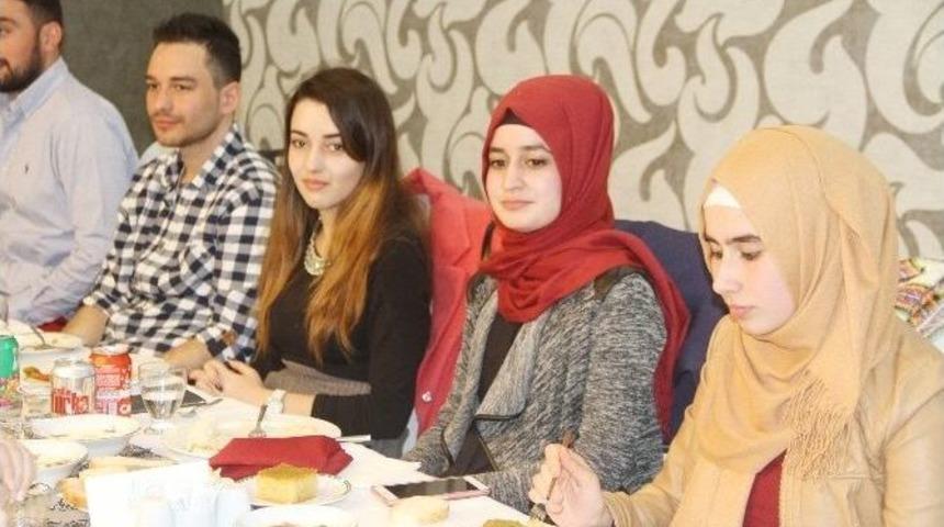 Avrupa&rsquo;da Eğitim G&ouml;ren &Ouml;ğrencilerden Başkan Usta&rsquo;ya Ziyaret