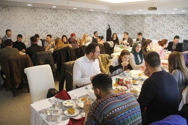 Avrupa&rsquo;da Eğitim G&ouml;ren &Ouml;ğrencilerden Başkan Usta&rsquo;ya Ziyaret 1