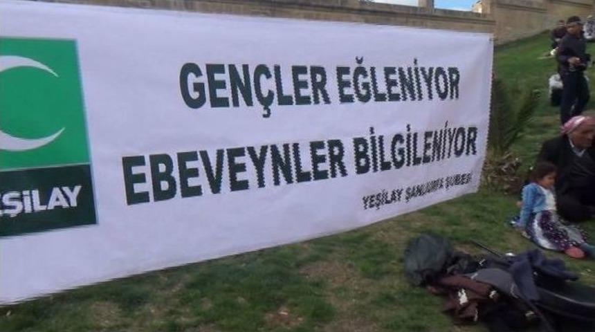 Yeşilay&rsquo;dan Balıklıg&ouml;l&rsquo;deki Vatandaşlara İlahi Dinletisi