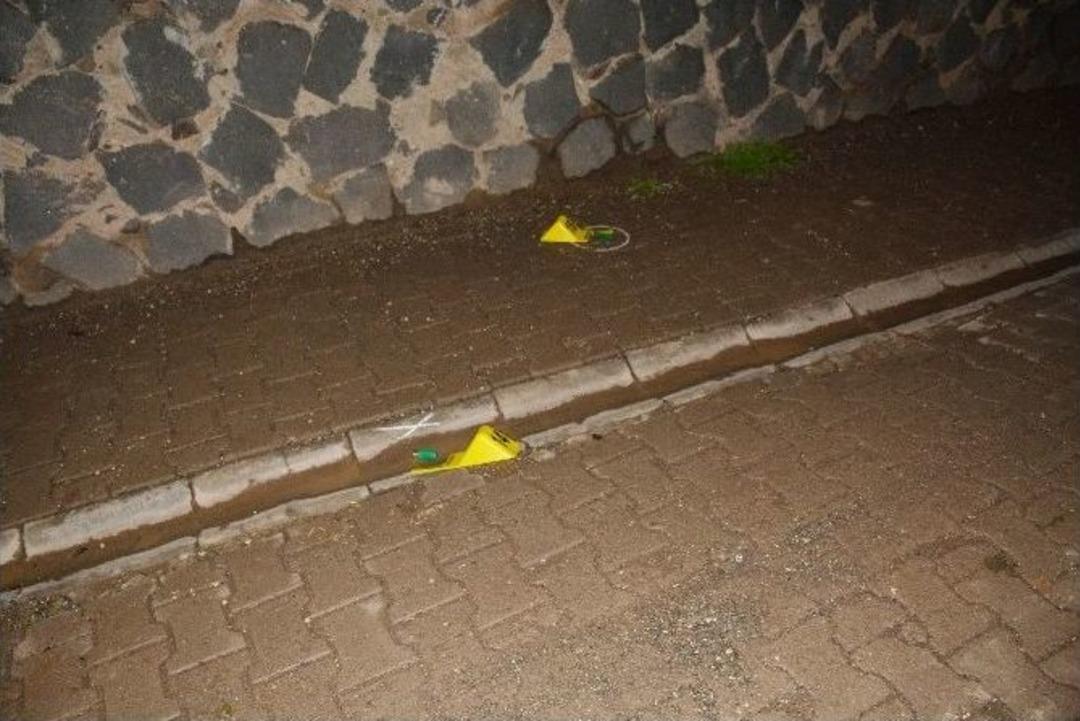 Pompalı T&uuml;fek Ve Tabancalarla Evi Kurşunladılar