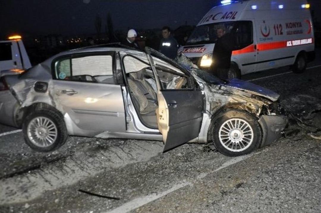 Otomobilde Sıkışan Yaralı Kadını İtfaiye Kurtardı