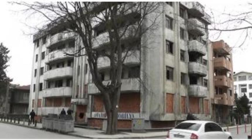 Yıkılmayan Bina D&uuml;zcenin Kabusu Oldu