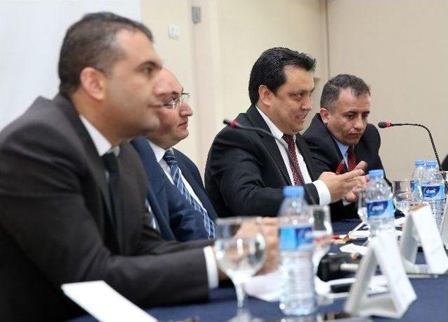 Banka M&uuml;d&uuml;rleri, Ar&uuml;&rsquo;l&uuml; &Ouml;ğrencilerle Tecr&uuml;belerini Paylaştı 1