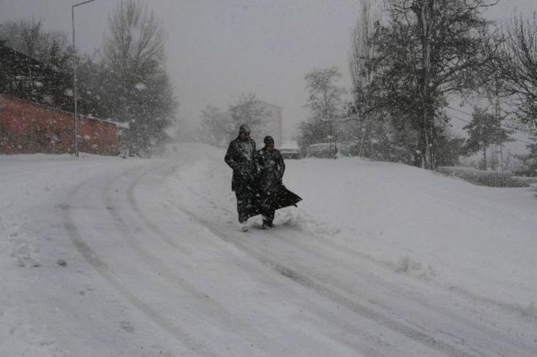 Yozgat&rsquo;ta Mart Kapıdan Baktırdı
