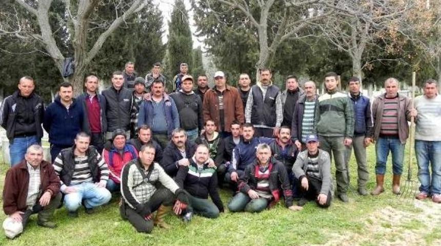 &Ouml;demiş'te Mezarlıkları H&uuml;k&uuml;ml&uuml;ler Temizliyor
