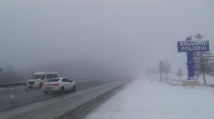 Bolu Dağı&rsquo;nda Kar Yağışı Ve Sis Etkili Oluyor