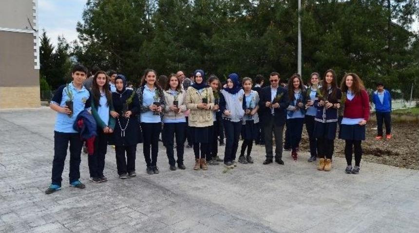 D&ouml;rtyol&rsquo;da &Ouml;ğrencilerden "100. Yılında 100 Fidan" Etkinliği