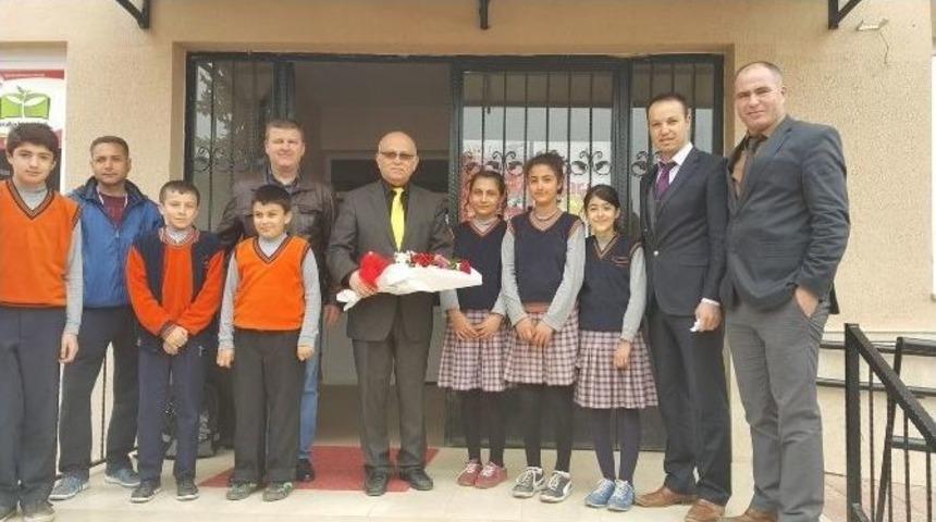 &Ccedil;ocuk Kitapları Yazarı G&uuml;nd&uuml;z Aydın, Kitaplarını İmzaladı