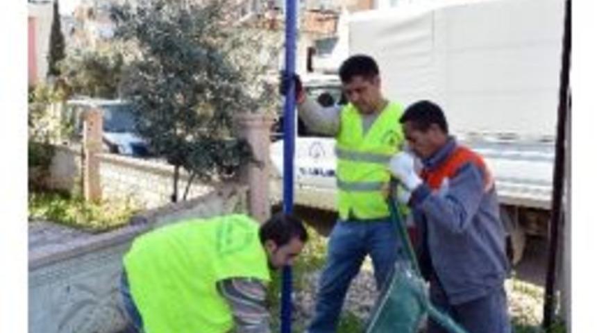 Muratpaşa Sokak Y&ouml;n Levhalarını Tamamlıyor