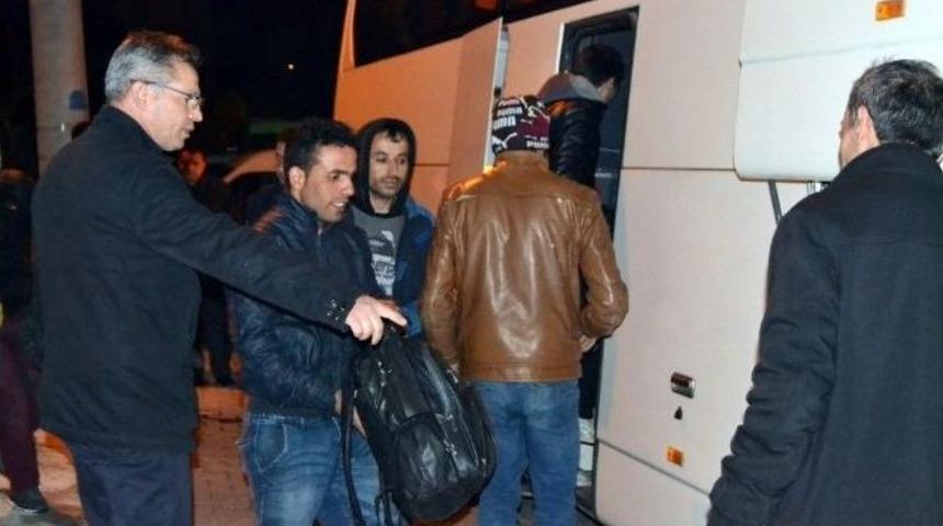 Dalgalardan Korkan Ka&ccedil;ak G&ouml;&ccedil;menler, Kendilerini İhbar Etti