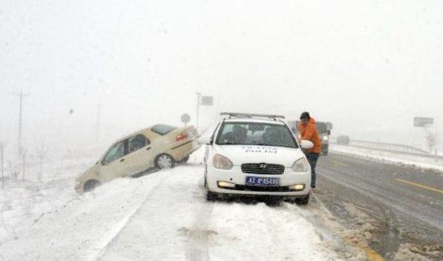 Konya’Da Kar Etkili Oldu, Kazalarda 30 Kişi Yaralandı