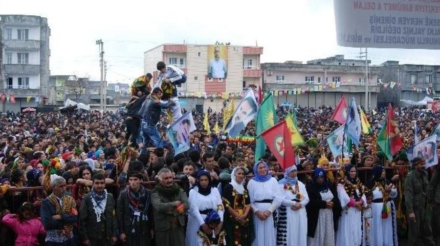 İdil&rsquo;de Yağışlı Havaya Rağmen Nevruz Kutlandı