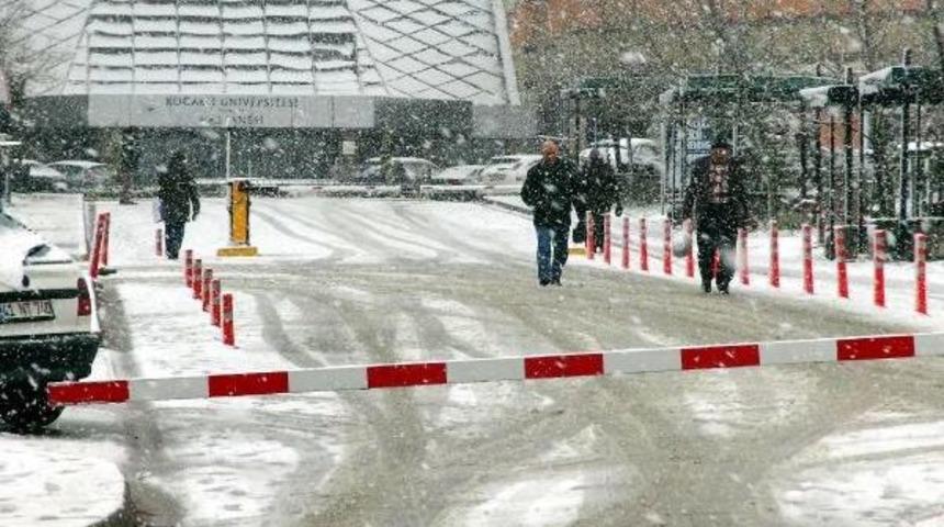 Kartepe'de Kar Kalınlığı 80 Santime &Ccedil;ıktı
