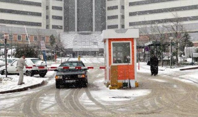 Kartepe'de Kar Kalınlığı 80 Santime Çıktı