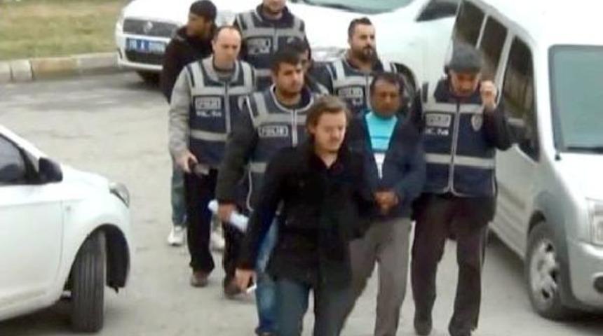 Baba Ve Iki Oğlu Uyuşturucudan Tutuklandı