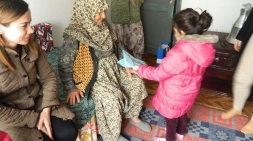 Kreş &Ouml;ğrencilerinden Yaşlılar Haftası Kutlaması