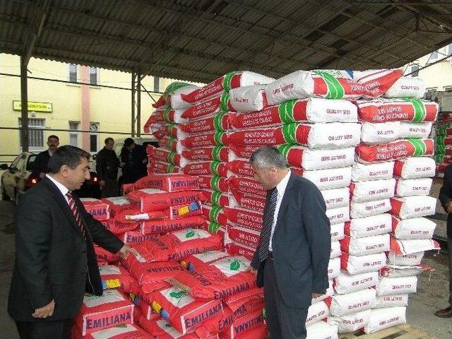 &Ccedil;ift&ccedil;ilere Yem Bitkileri Tohumu Dağıtıldı 1
